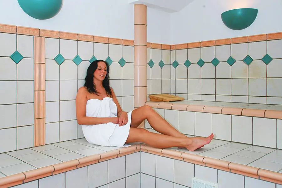 Ein warmes und mäßig feuchtes Strahlungsklima sowie eine meditative Ruhe in der Kabine