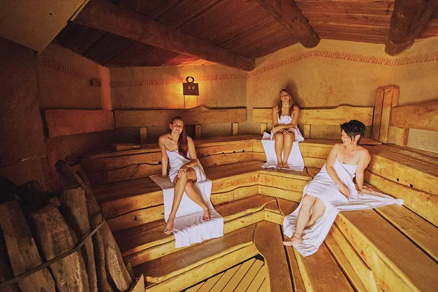 Saunaparadies Wettenberg in der Sauna mit Freunden