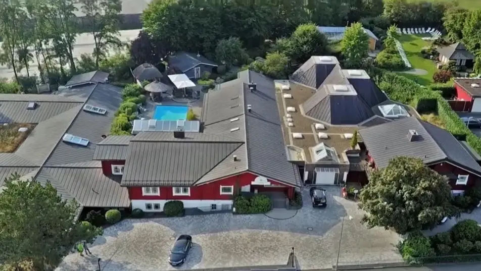 Drohnenansicht komplette Anlage des Saunaparadies Wettenberg